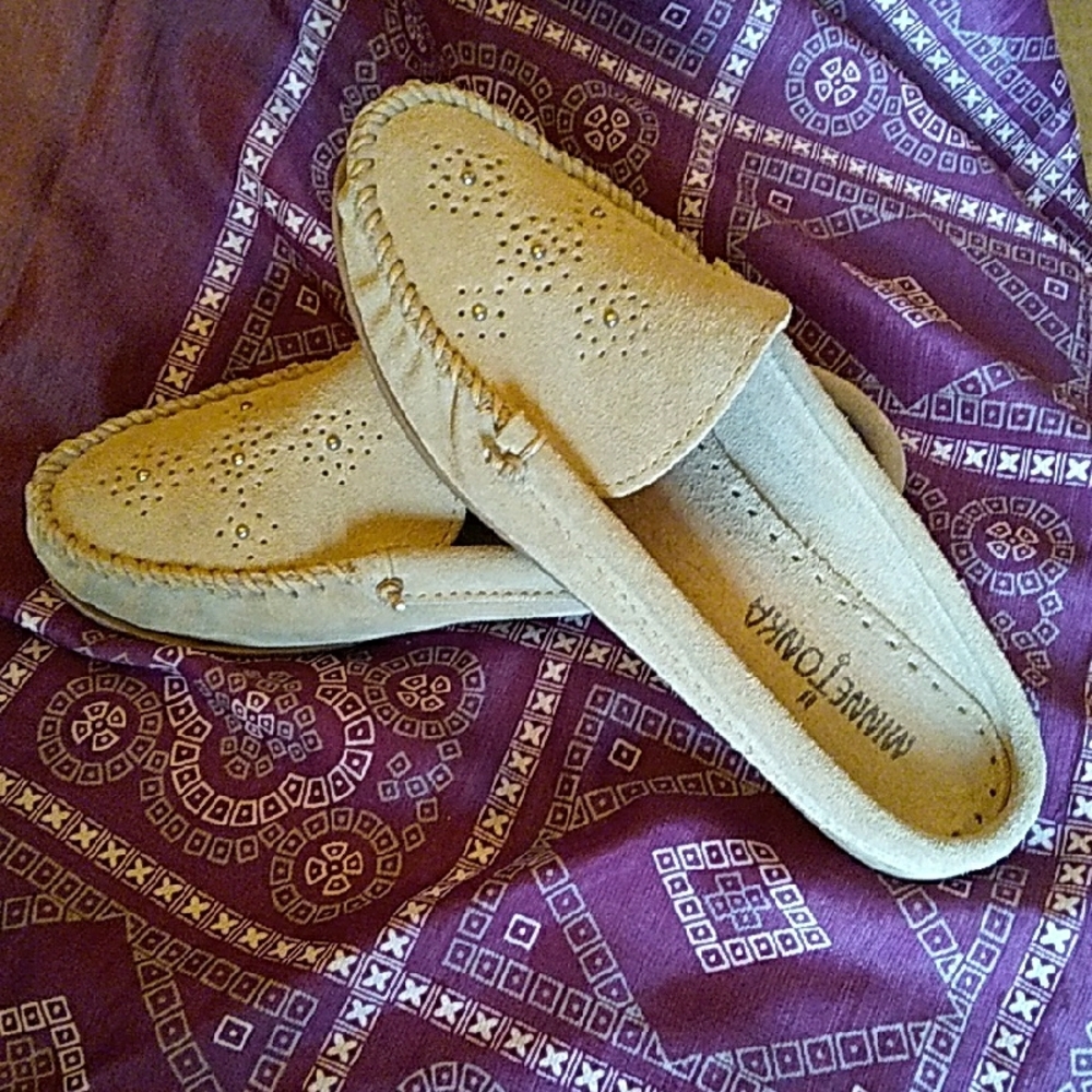 Minnetonka Light Tan Suede Slip-On Moccasins SIZE 7